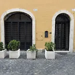 Via Giulia Charming Atelier Apartment