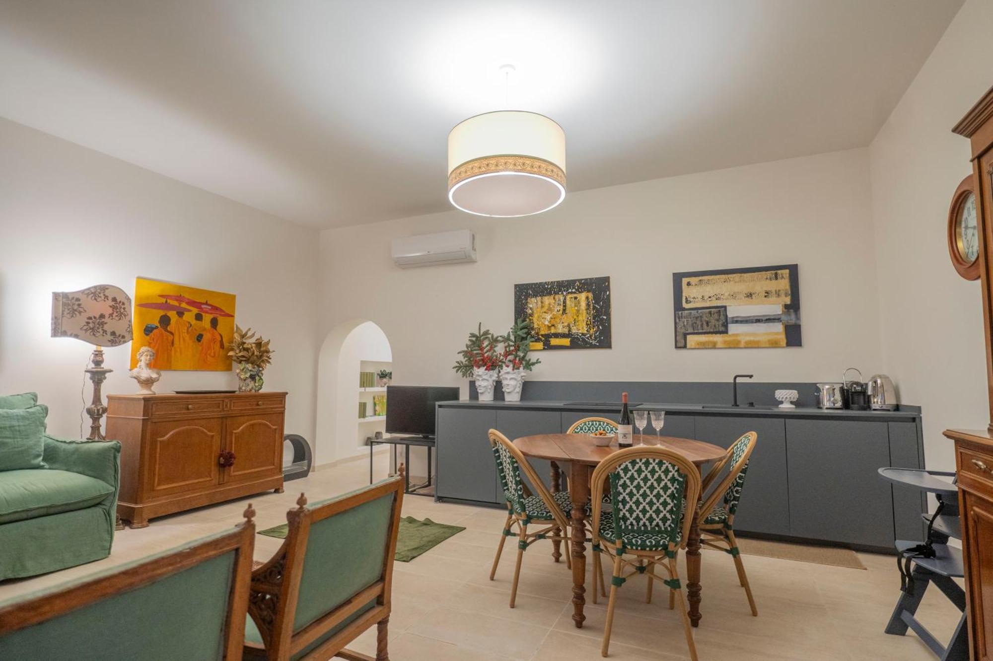 Via Giulia Charming Atelier Apartment